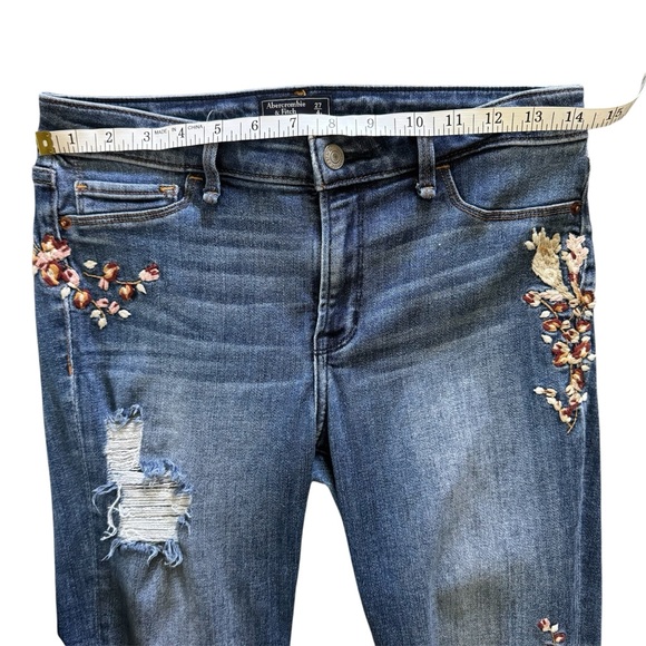 Abercrombie & Fitch Harper Low Rise Embroidered Distressed Jeans 27/4S - Picture 5 of 11